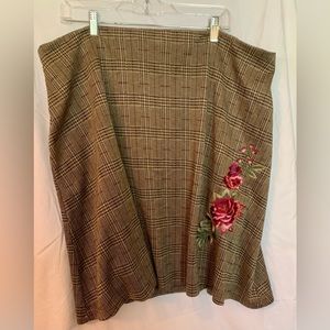 Knee length skirt with embroidered flowers